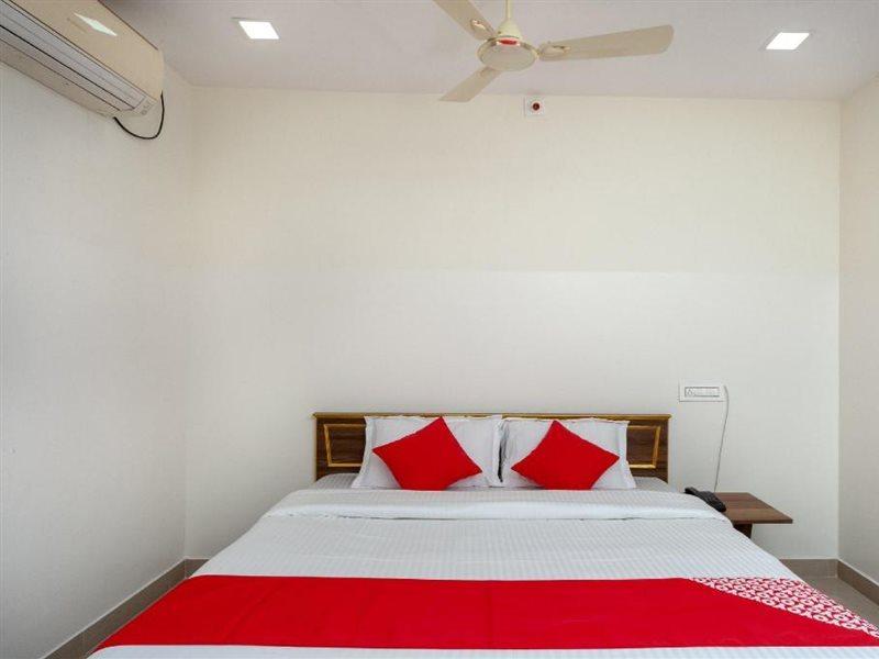 Oyo 24580 Sri Surya Guest Inn Nellore Exterior photo